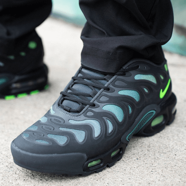 Nike Air Max Plus Driftpicture